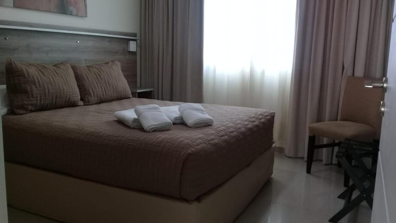 Illia 121 Apart Hotel เนวเก็น ห้อง รูปภาพ
