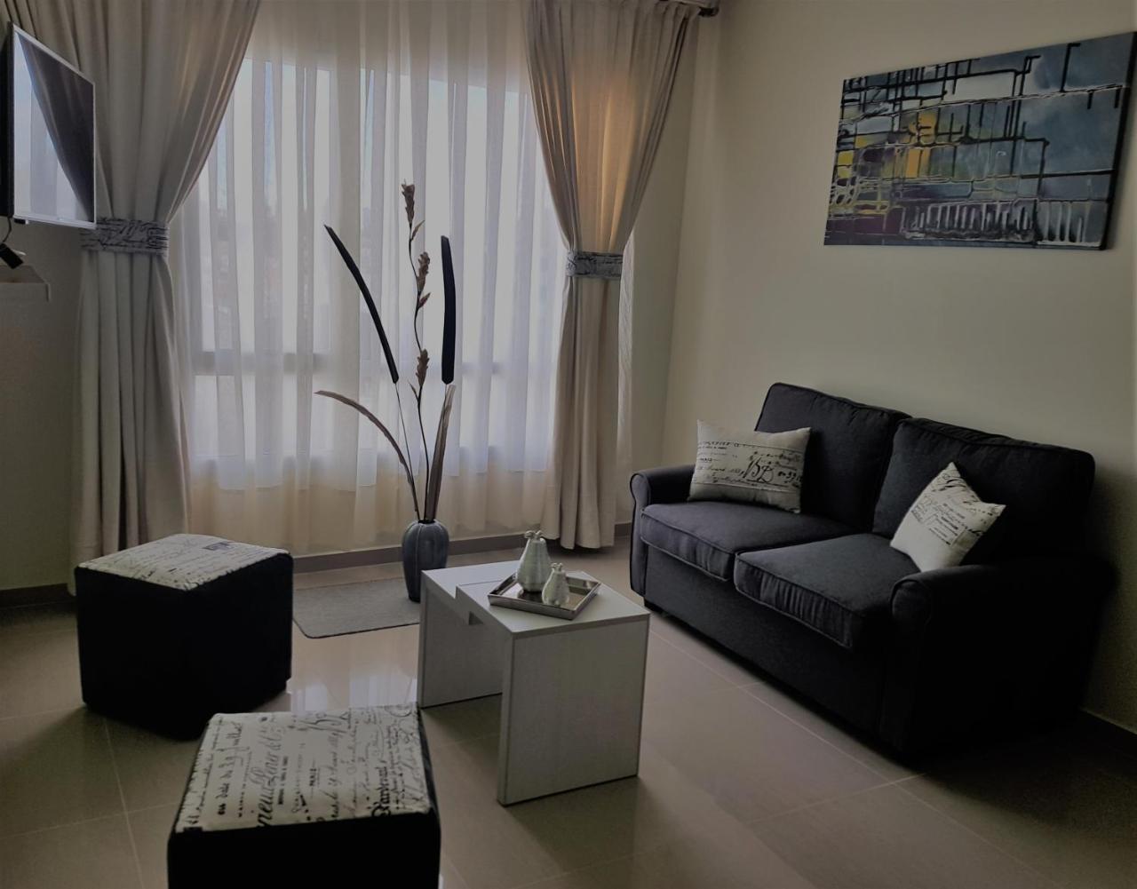 Illia 121 Apart Hotel เนวเก็น ภายนอก รูปภาพ