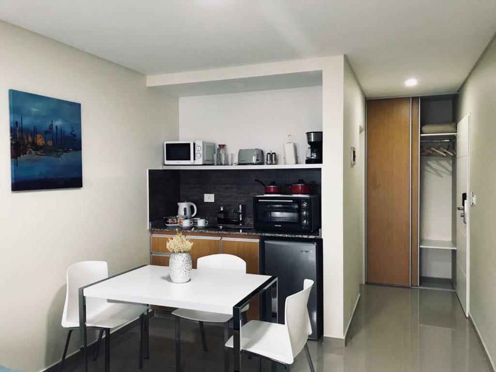 Illia 121 Apart Hotel เนวเก็น ภายนอก รูปภาพ