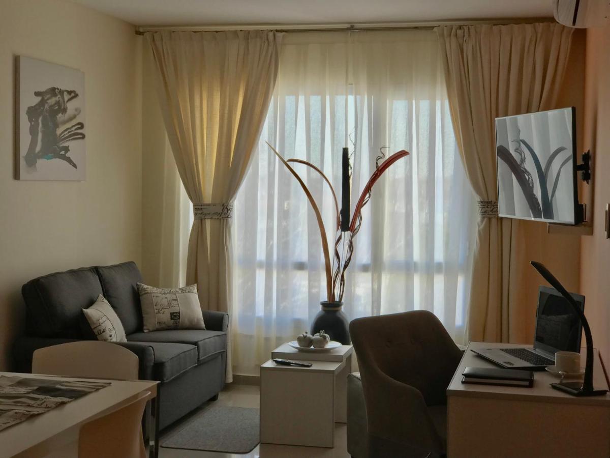 Illia 121 Apart Hotel เนวเก็น ภายนอก รูปภาพ